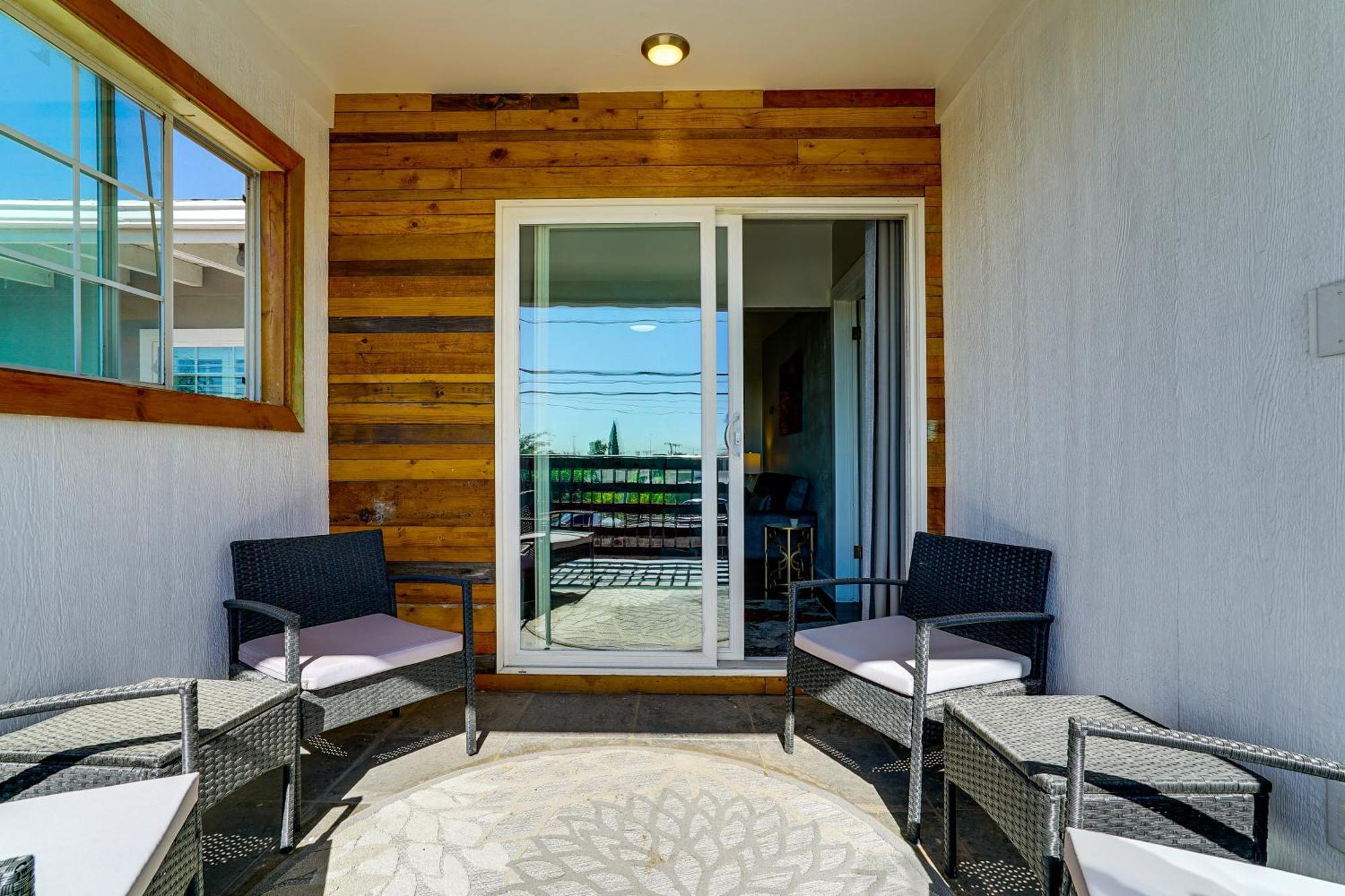 Couples Retreat With Grill Near Zoo! Appartement